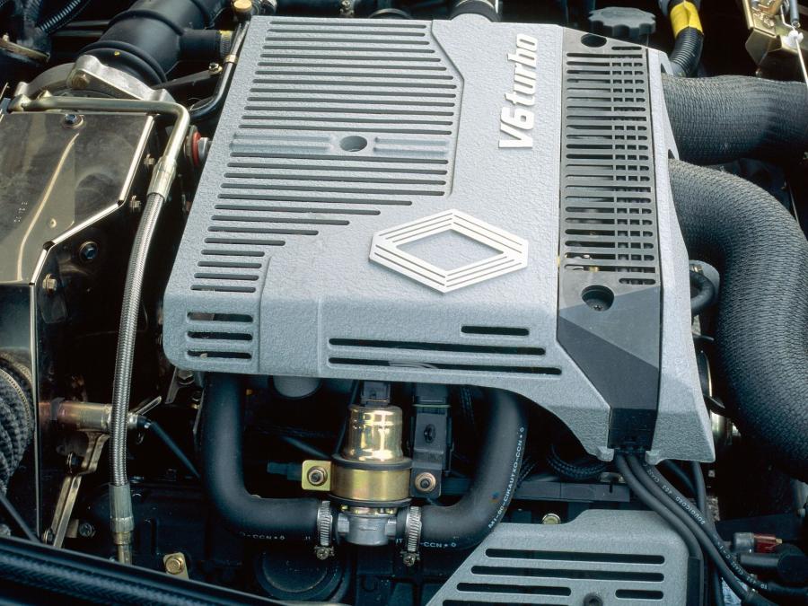 Моторный отсек Renault Alpine A610 Magny-Cours 1992 года  (фото 3 из 4)